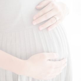 Ginecólogo Juan Antonio Serrano Fernández fondo mujer en embarazo
